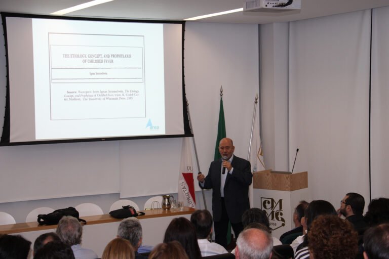 O Programa de Capacitação Docente é um encontro que acontece mensalmente e também, uma grande oportunidade para os professores trocarem experiências e aprimorarem ainda mais os seus conhecimentos.