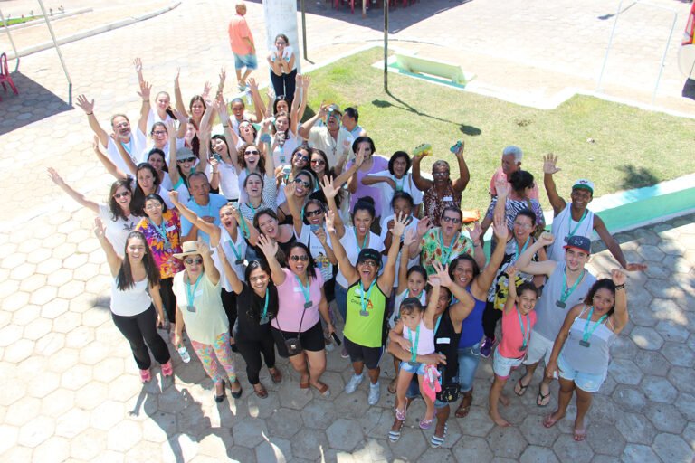 As alunas Bruna Luiza e a Bárbara Moreira, do curso de Fisioterapia, promoveram no último fim de semana a 1º Caminhada de Saúde e Lazer na cidade de Augusto de Lima.