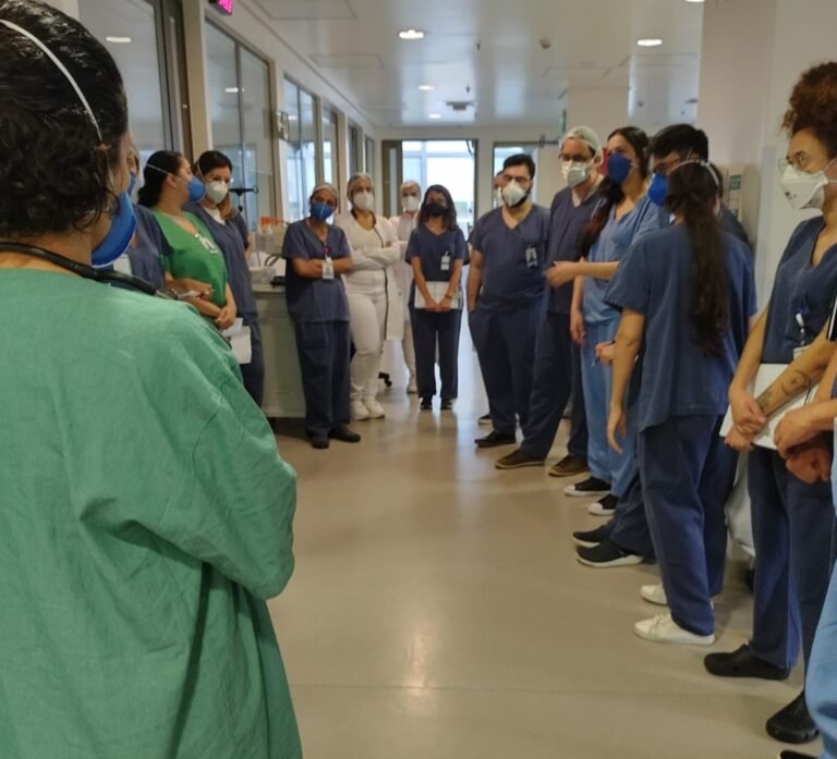 O curso de Psicologia da Faculdade Ciências Médicas de Minas Gerais (FCM-MG) tem como diferencial oferecer aos alunos estágios no formato de internato, que possibilitam a integração entre a teoria e a prática, interligando competências e habilidades.