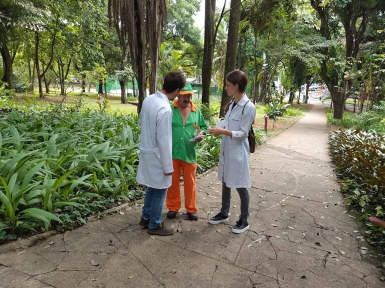 Os alunos da LAN, Liga Acadêmica de Neurologia da FCM-MG, estiveram no Parque Municipal de Belo Horizonte para levar até as pessoas informações sobre o AVC, Acidente Vascular Cerebral.
