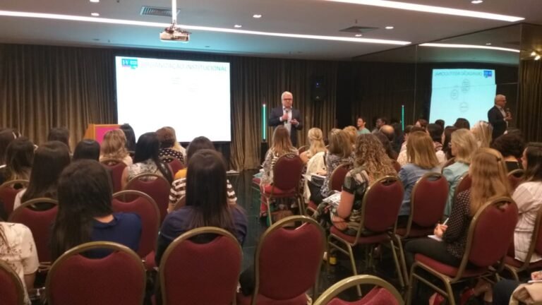 A Pós-graduação Ciências Médicas MG participou do IV Encontro Nacional DRG Brasil e lançou a plataforma CID-10 no evento. O encontro, realizado em Belo Horizonte, no Hotel Ouro Minas, nos dias 21 e 22 de novembro, reuniu representantes de operadoras de sistemas de saúde, das redes pública e privada, e de hospitais que cuidam de 10,3 milhões de brasileiros, representando 21% das vidas da saúde suplementar.