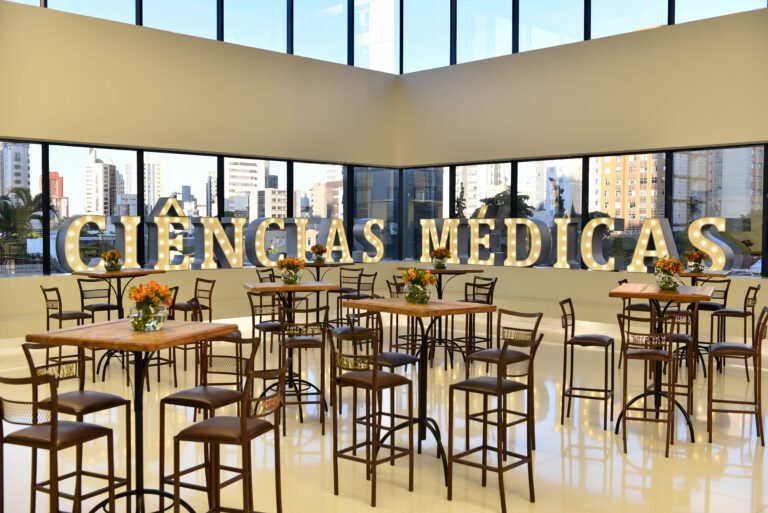 Fundação Educacional Lucas Machado – FELUMA, por meio de seus institutos, Hospital Universitário e Instituto de olhos, celebrou a formatura de residentes em solenidade simbólica