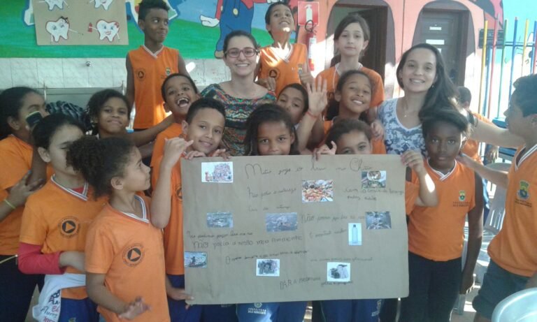 Alunos dos cursos de Medicina, Fisioterapia, Enfermagem e Psicologia se reuniram em Dezembro, com o apoio do Núcleo Educacional Acadêmico – NEA e sob a coordenação da Prof. Rosangela Durso Perillo, para realizar uma atividade de Educação Ambiental.