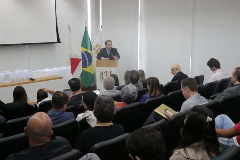O pioneirismo da Feluma, Fundação Educacional Lucas Machado, em trazer para Minas Gerais a cirurgia robótica colocou o Estado em evidencia, no Brasil, quanto ao uso da nova tecnologia.