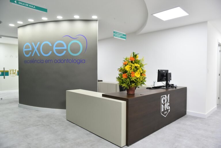 A Feluma, Fundação Educacional Lucas Machado inaugurou, no dia 12 de dezembro, a Clínica Odontológica da Pós-graduação Ciências Médicas, sob a coordenação do Doutor e Professor Eustáquio Afonso Araújo. A solenidade foi marcada pela presença de diversas autoridades, professores e profissionais das Ciências Médicas, dentistas e demais convidados.