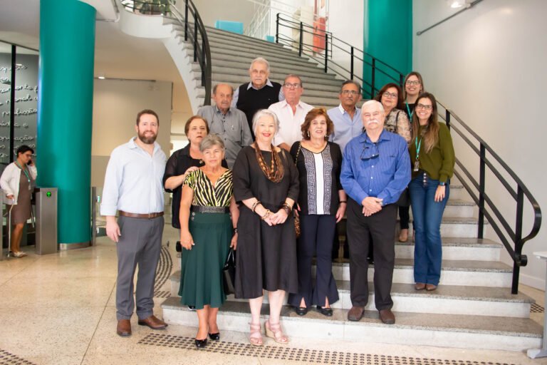 A Faculdade Ciências Médicas recebeu, no dia 20 de agosto, os egressos da primeira turma de Fisioterapia formada na Faculdade no ano de 1972, para os 50 anos do curso de Fisioterapia da FCM-MG.