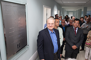No sábado, dia 15/03, foi inaugurada no Hospital Universitário São José, a nova unidade de terapia intensiva Prof. Dr. Atos Alves de Sousa. A inauguração, de mais 10 novos leitos, ampliou para 28 o número de leitos de tratamento intensivo, expandindo, cada vez mais, sua capacidade de atendimento aos pacientes do SUS.