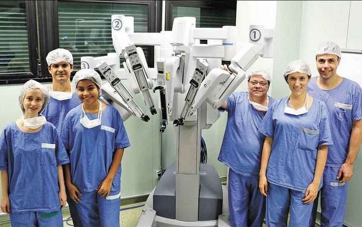 A Feluma, Fundação Educacional Lucas Machado, por meio do Instituto de Cirurgia Robótica Ciências Médicas, participa nos próximos dias 12 e 13 de agosto, em Roma, na Itália, da 7ª Conferência Internacional em Informática Médica e Telemedicina. O evento, que reúne pesquisadores de informática médica e profissionais de mais de 40 países, traz este ano o tema “Tecnologias de informação inovadoras para a melhoria da assistência ao paciente”. Representando a Feluma, estarão presentes os cirurgiões robóticos José Eduardo Távora, Gustavo Cardoso Guimarães e Fernando Vasconcellos Santos, a Profa. Lamara Laguardia Valente Rocha, e o coordenador do Núcleo de Inovação, Prof. Paulo Roberto Alves Gentil, que vão ministrar palestra sobre o projeto de Telemedicina da Fundação.