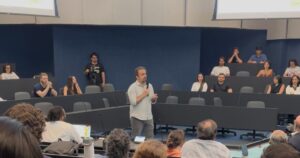 2ª edição do Hora de Ciência na CMMG, que reuniu professores, residentes e gestores para refletir sobre a integração entre ciência, arte e sensibilidade no cuidado em saúde