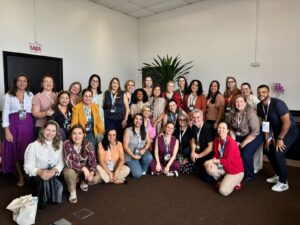 Entre os dias 15 e 19 de outubro de 2025, professores e alunos da Pós-Graduação em Enfermagem em Estomaterapia da Faculdade Ciências Médicas de Minas Gerais (FCM-MG) marcaram presença no XV Congresso Brasileiro de Estomaterapia, realizado em Florianópolis (SC).