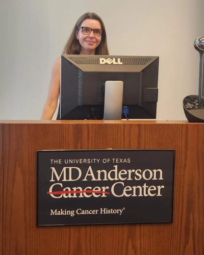 Profa. Ana Paula Drumond, docente e pesquisadora do mestrado, fellowship no MD Anderson, Universidade de Texas (2024)